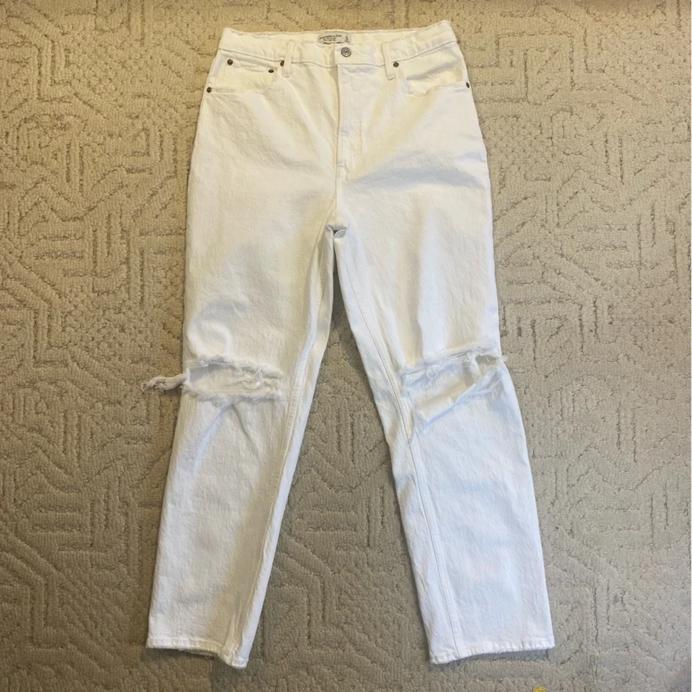 Abercrombie & Fitch The 90s Straight Ultra High Rise White Distressed Jean 31/12 - Picture 2 of 9